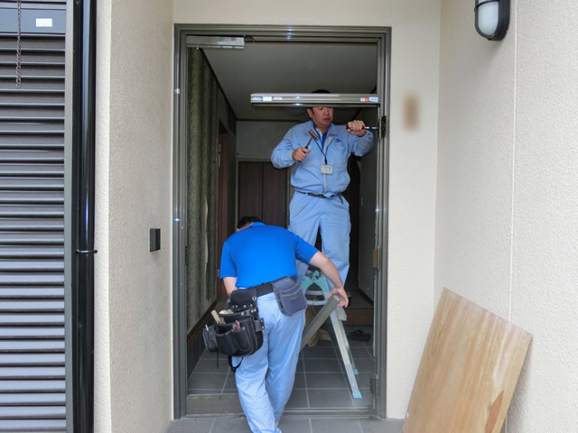 玄関ドアのリフォーム工事　ＬＩＸＩＬリシェント　施工事例　清須市